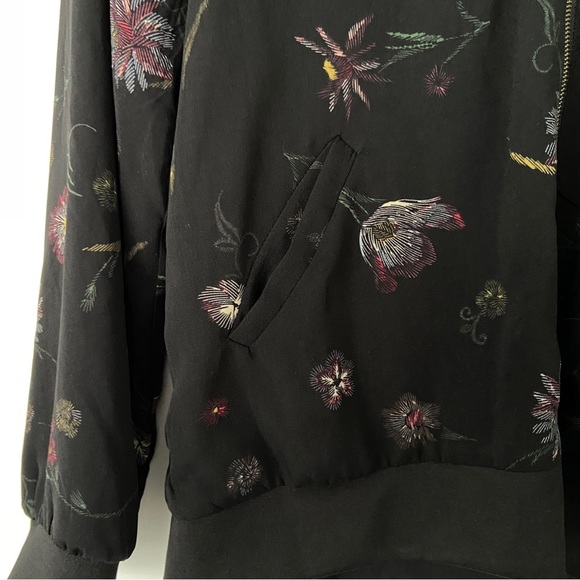 AMARYLLIS BLACK/FLORAL LIGHTWEIGHT BOMBER STYLE JACKET WITH GOLD ZIPPER, SMALL - Picture 8 of 11
